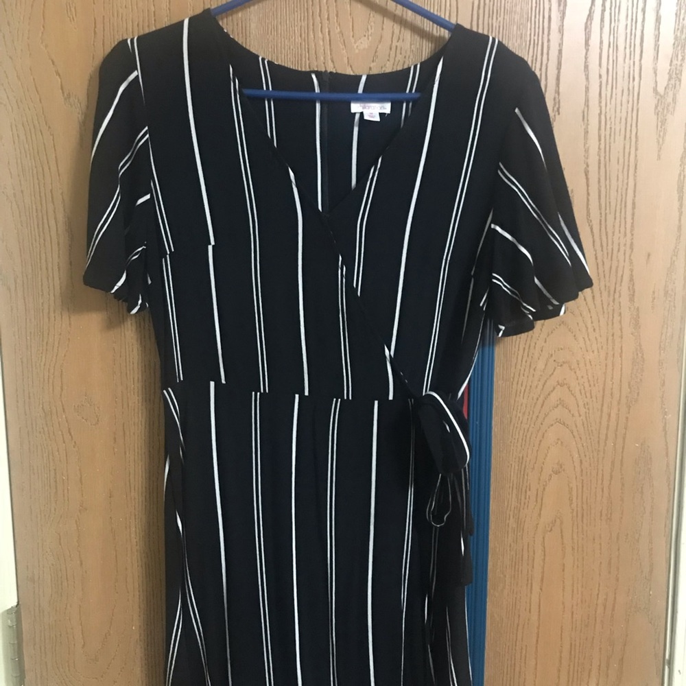 Black and white tie front dress